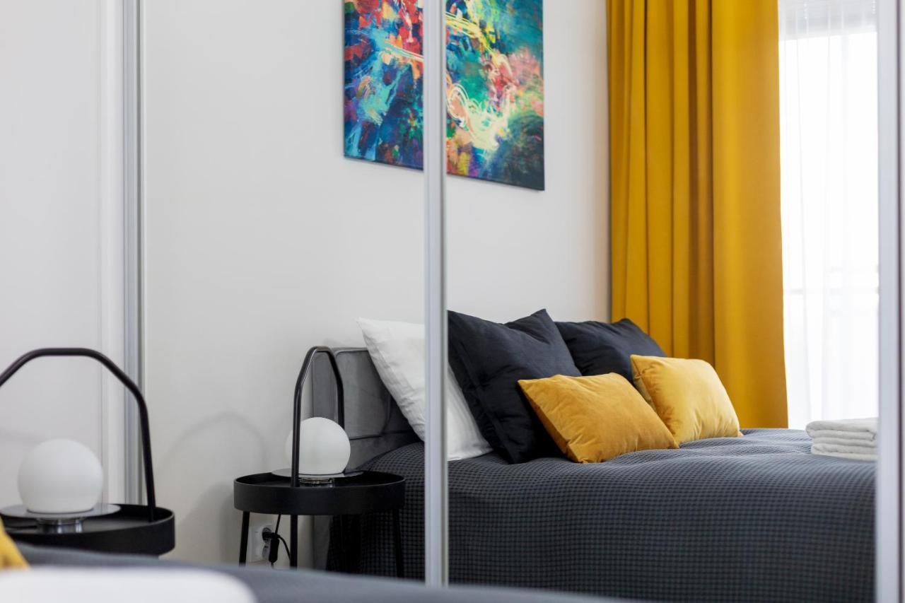Yellow Sunset Studio Apartment Warsawa Bagian luar foto