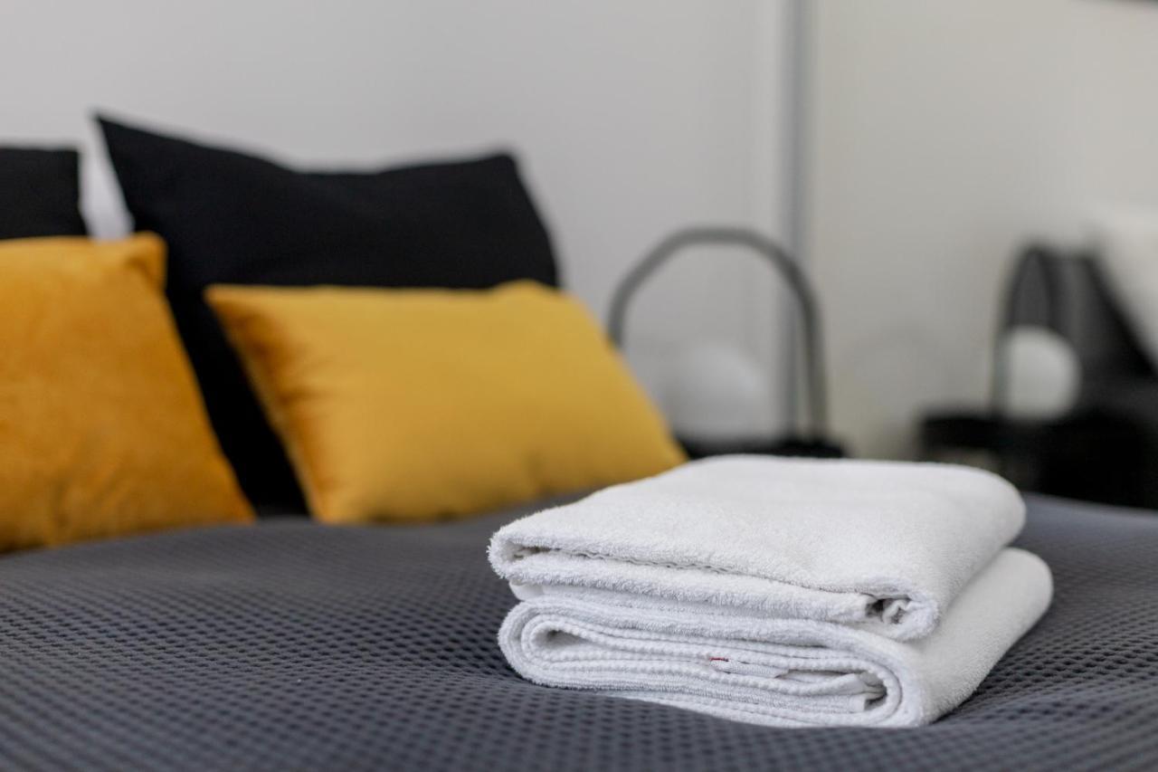 Yellow Sunset Studio Apartment Warsawa Bagian luar foto