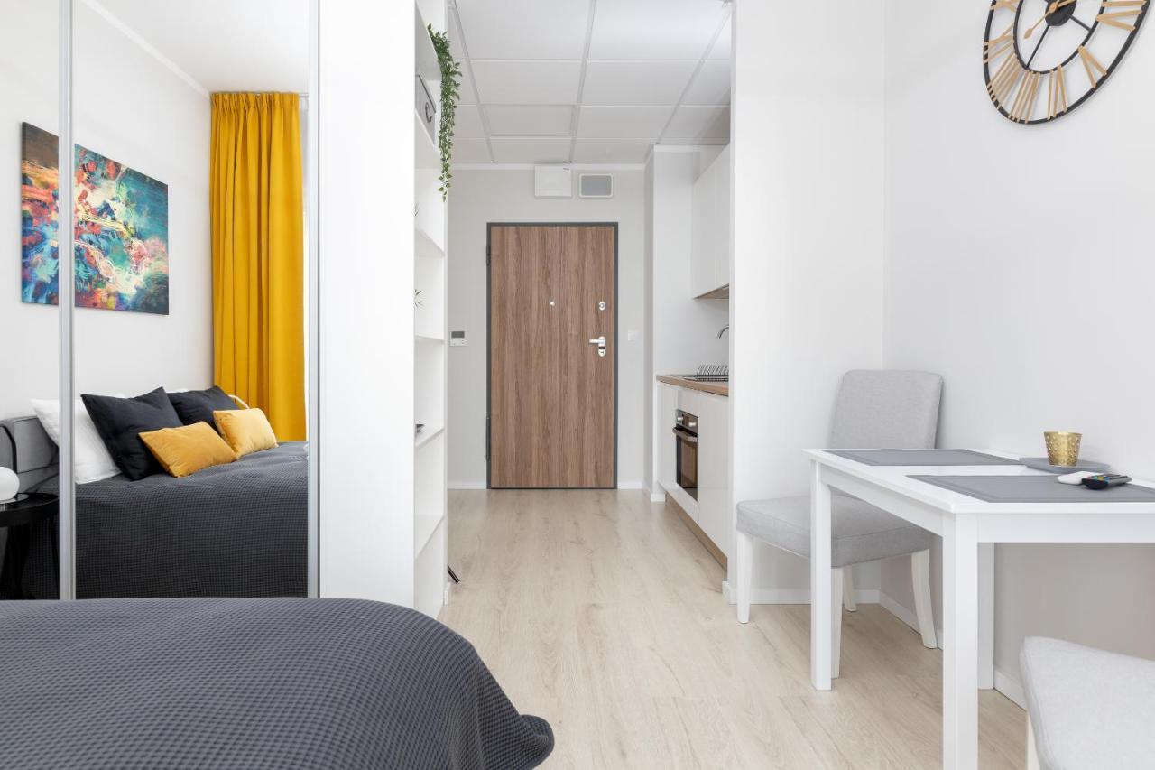 Yellow Sunset Studio Apartment Warsawa Bagian luar foto